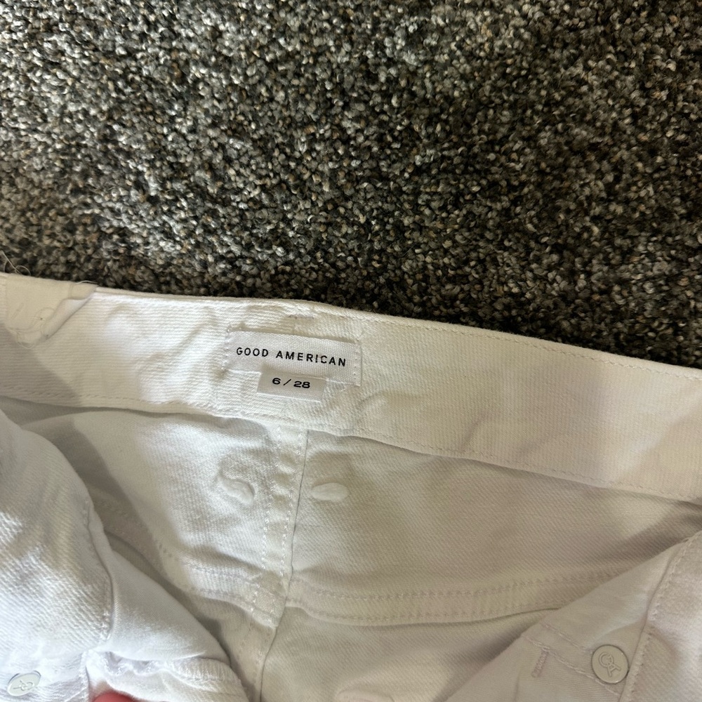 GOOD AMERICAN white frayed bottom jeans sz 6/28